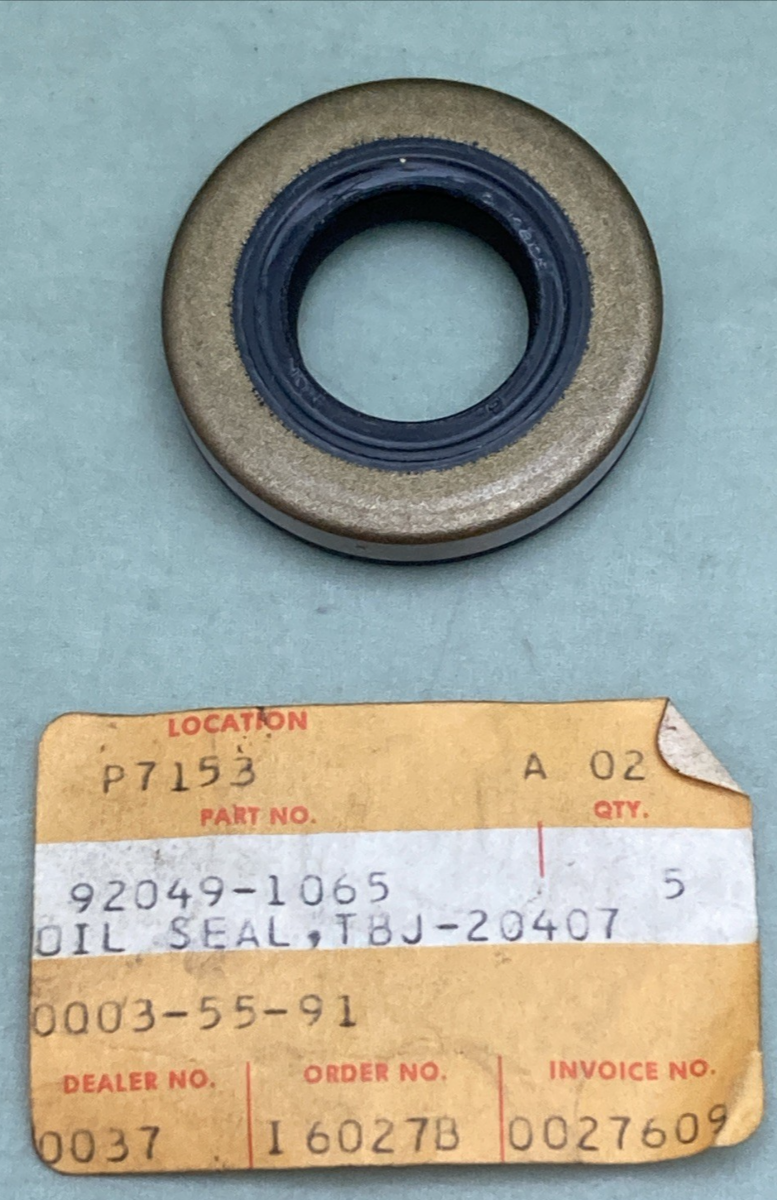 NEW REPLACES KAWASAKI 92049-1065 OIL SEAL