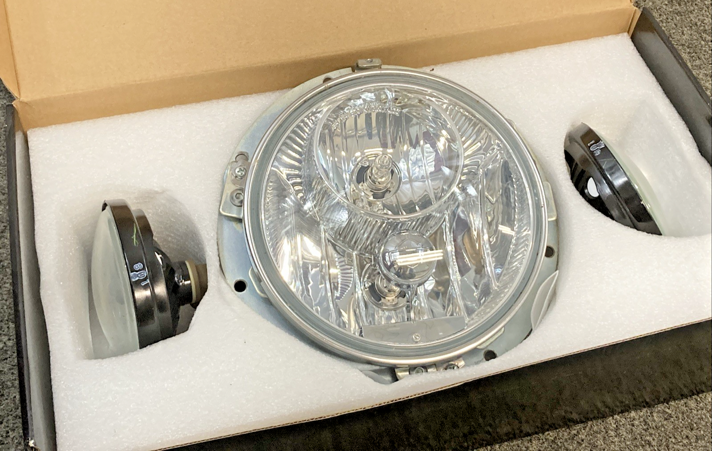 GENUINE HARLEY DAVIDSON 67700064 68414-05 HEADLIGHT KIT