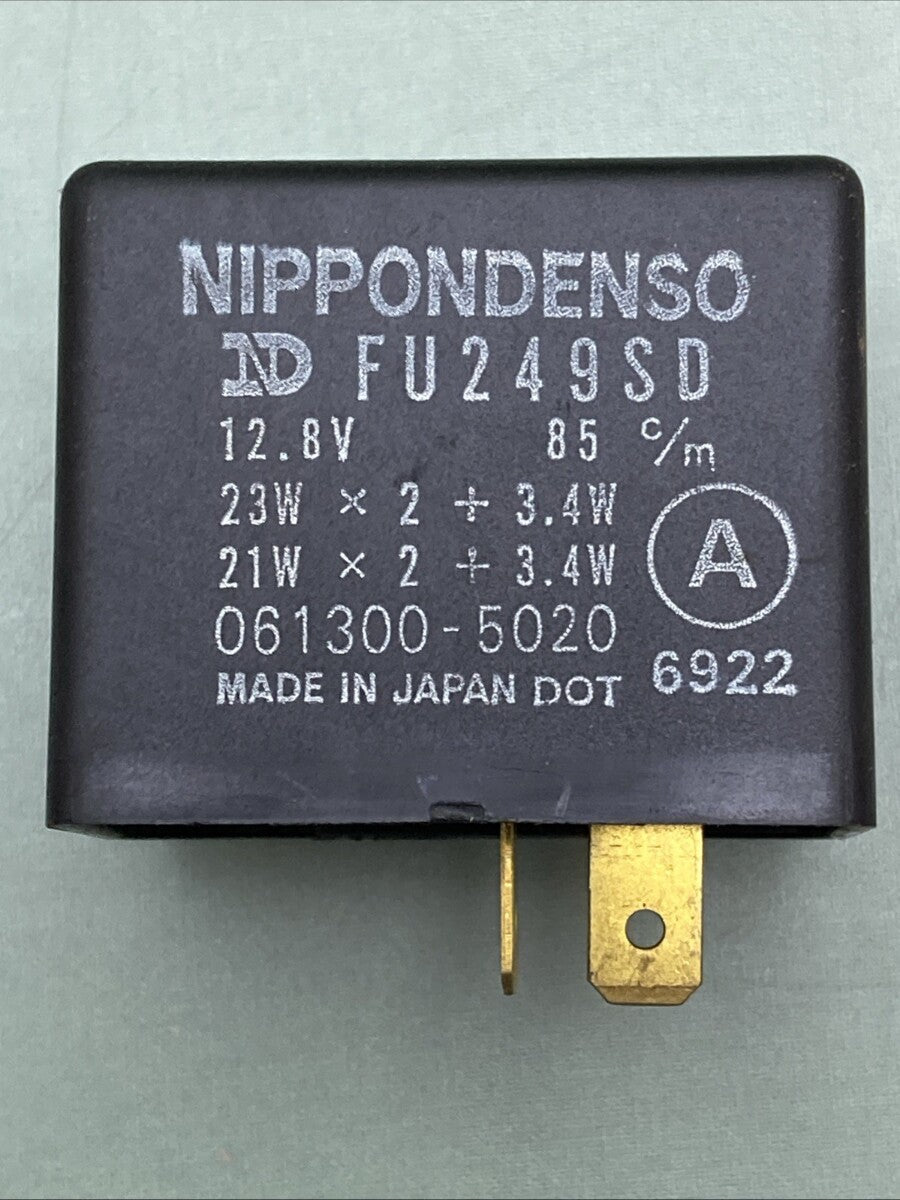 NEW GENUINE SUZUKI 38610-45031 Relay Assembly, Turnsignal