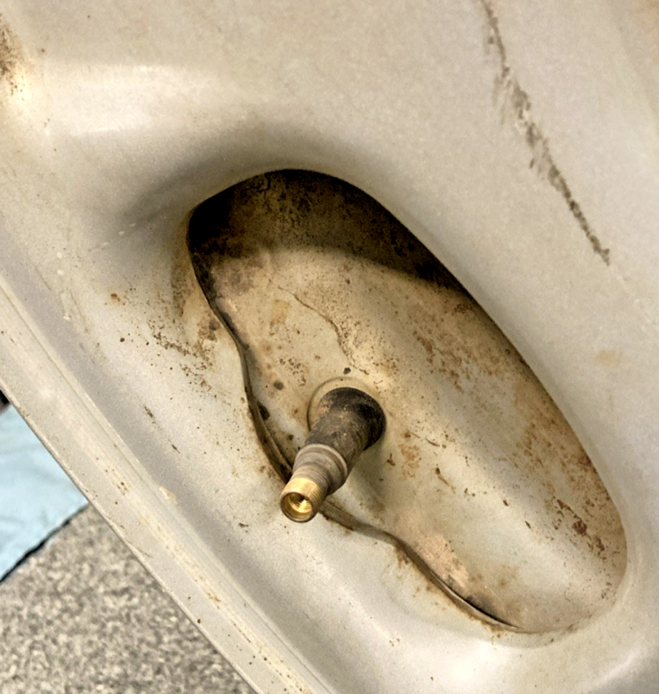 ACCURIDE 560-08095 17" 17x7.5 8 LUG STEEL WHEEL RIM (SILVER) 2015 CHEVY/GMC