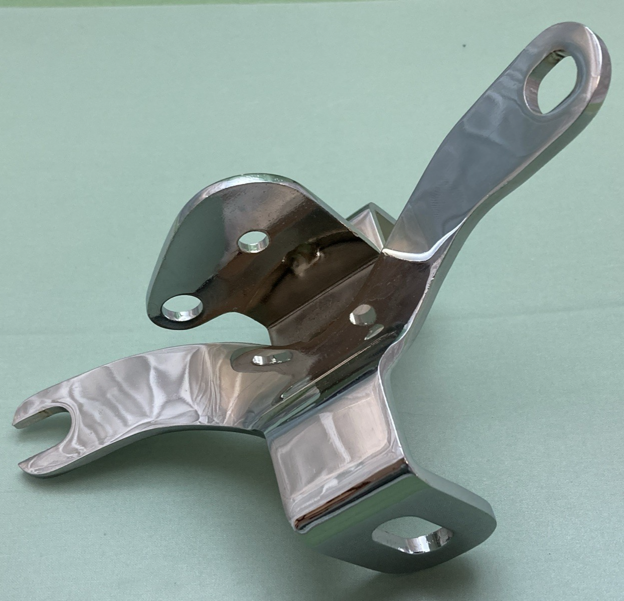 NEW REPLACES HARLEY DAVIDSON 69018-73TA Engine mounting bracket