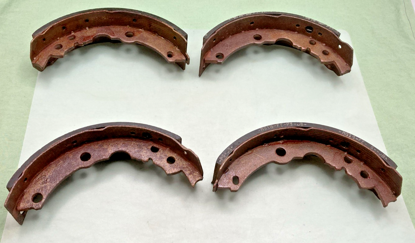 NEW GENUINE ROYAL 847 DISC BRAKE PADS SET
