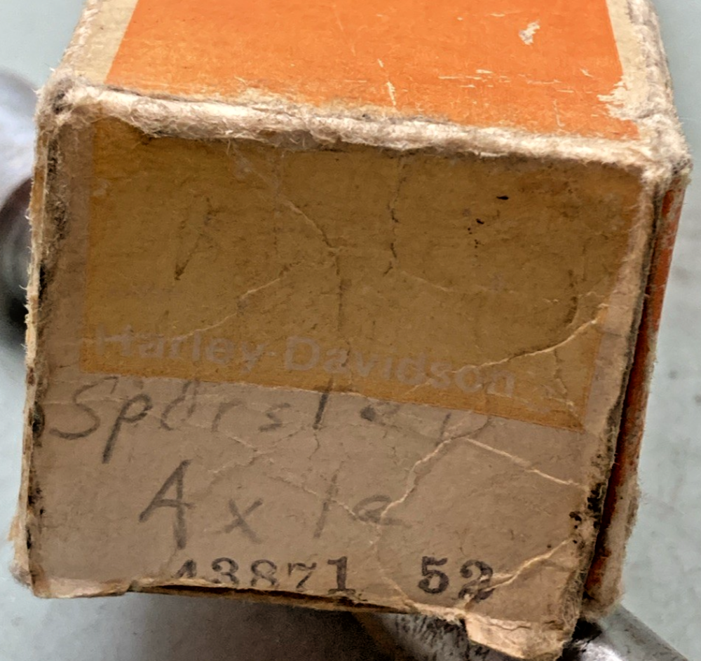 NEW GENUINE HARLEY DAVIDSON 43871-52 FRONT AXLE