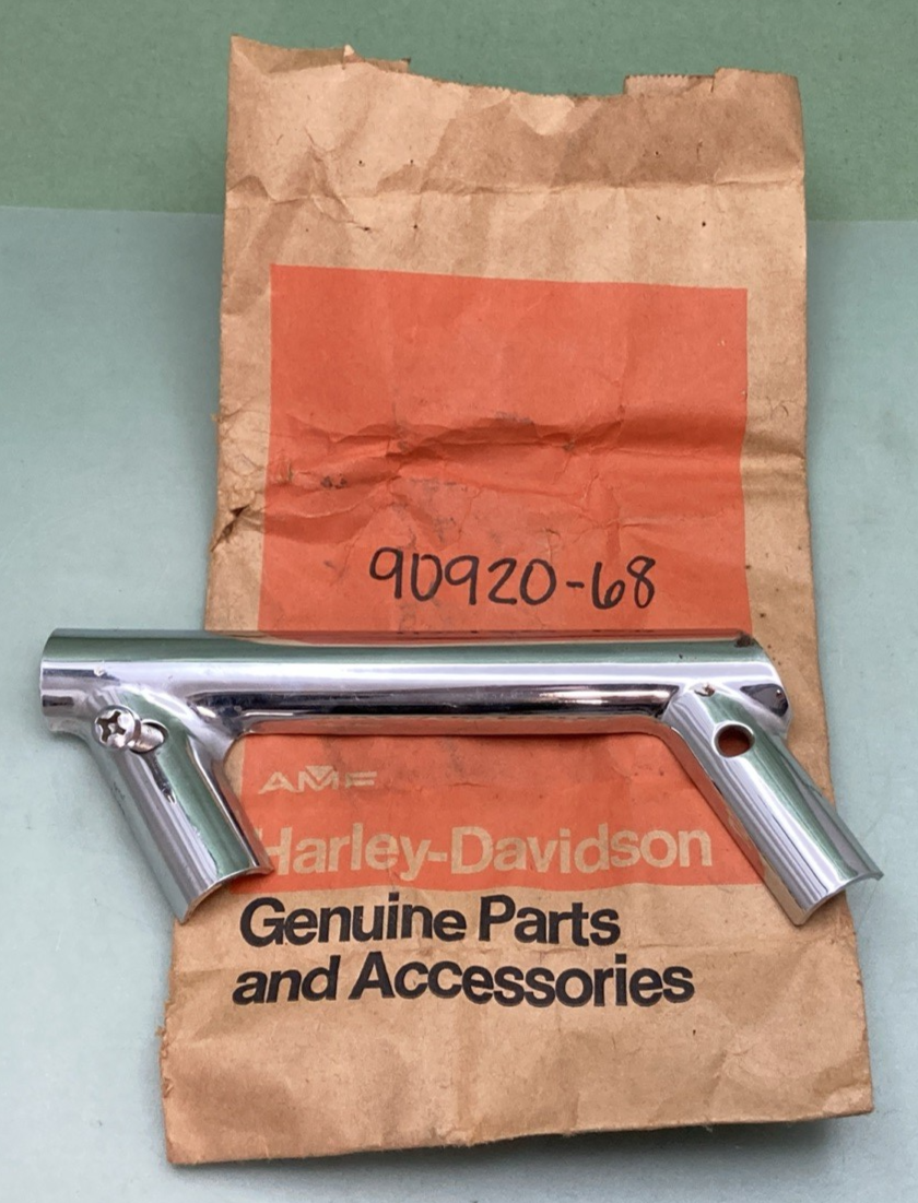 NEW GENUINE HARLEY-DAVIDSON 90920-68 Clamp, saddlebag guard - right