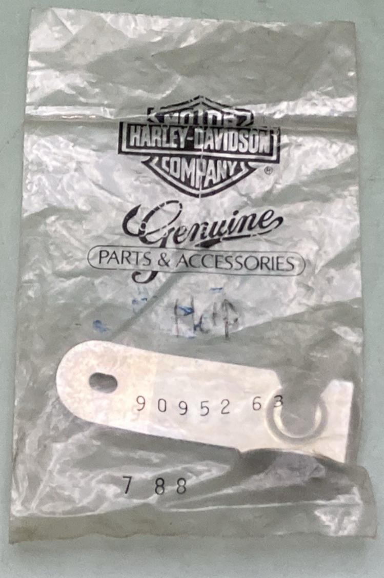 QTY 2 NEW GENUINE HARLEY-DAVIDSON 90952-63 SADDLEBAG LOCKING CLIP
