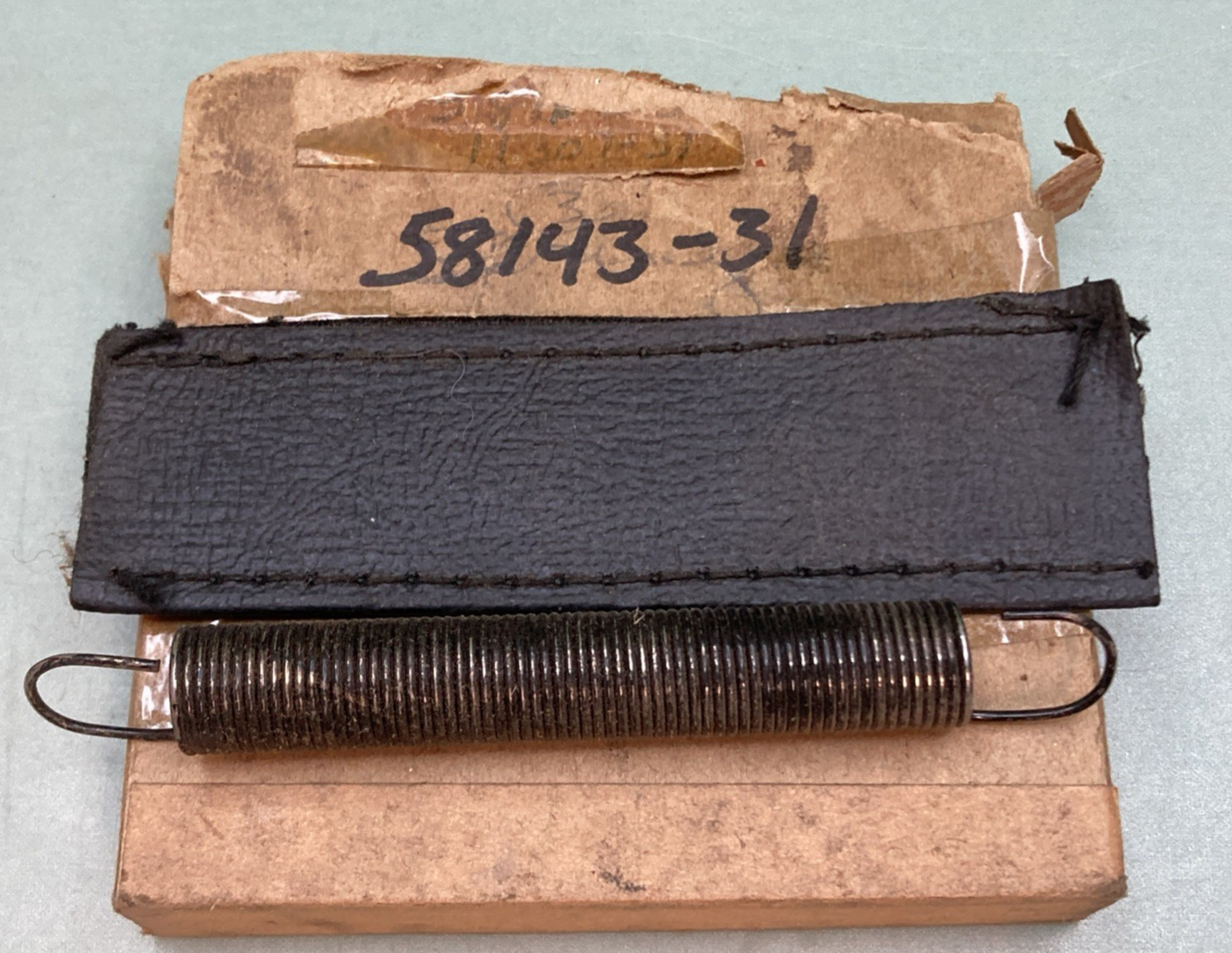 NEW REPLACES HARLEY DAVIDSON 58143-31 Spring, windshield apron W/ SLEEVE