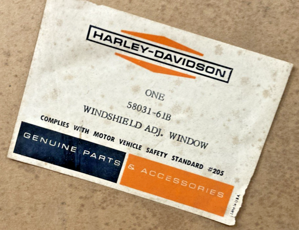 NEW GENUINE HARLEY DAVIDSON 58031-61B ADJUSTABLE WINDSHIELD WINDOW/BRACKET