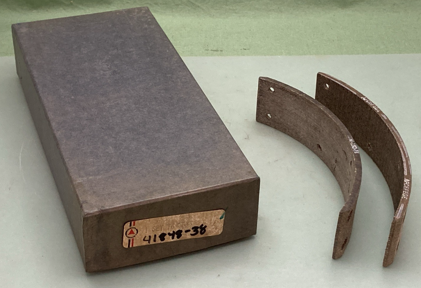 NEW GENUINE BECK ARNLEY 41848-38 REAR BRAKE LINING