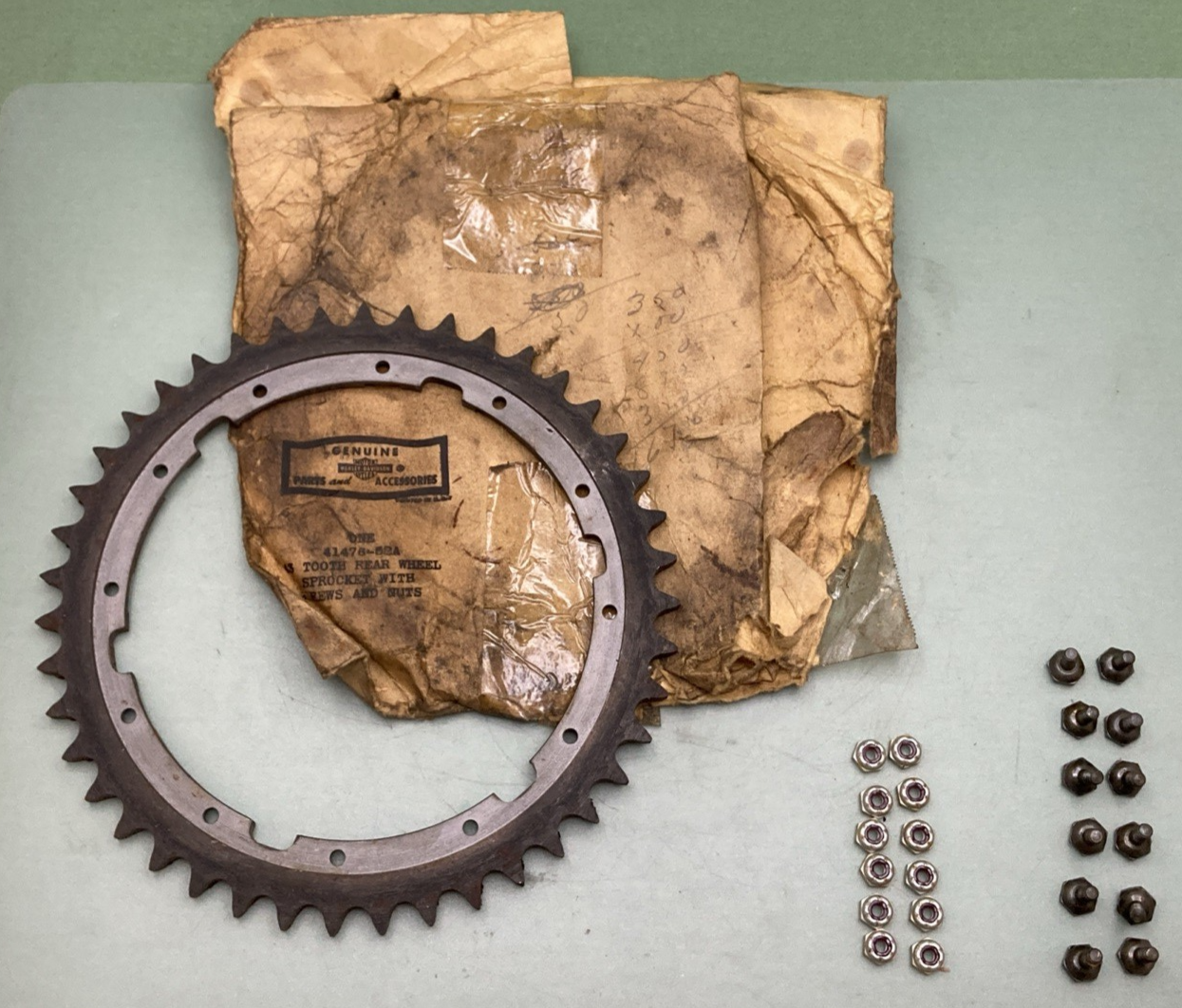 NEW GENUINE HARLEY-DAVIDSON 41476-52A Rear sprocket - 43 T, with screws & nuts