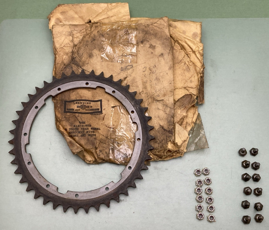 NEW GENUINE HARLEY-DAVIDSON 41476-52A Rear sprocket - 43 T, with screws & nuts