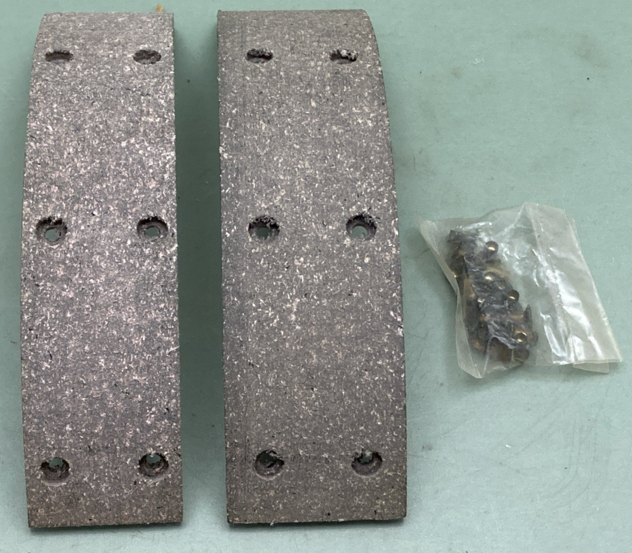 NEW REPLACES HARLEY-DAVIDSON 92-4007 BRAKE LINING WITH RIVETS