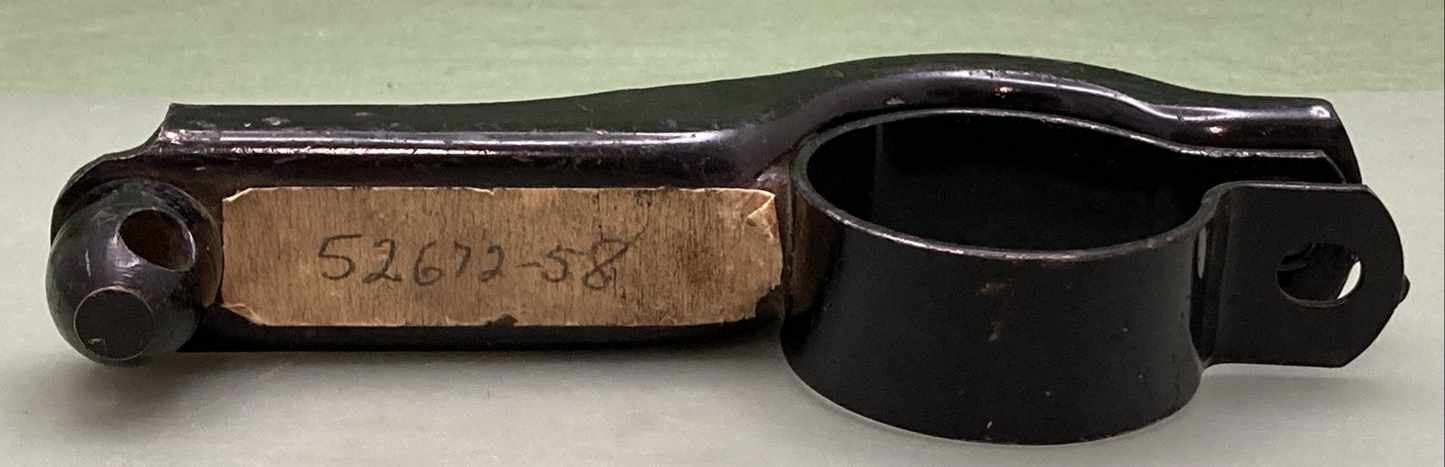 NEW GENUINE HARLEY-DAVIDSON 52672-58 Footrest bracket - right (dual exhaust)