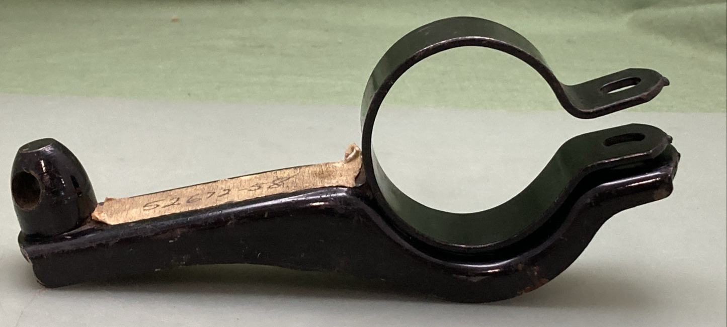 NEW GENUINE HARLEY-DAVIDSON 52672-58 Footrest bracket - right (dual exhaust)