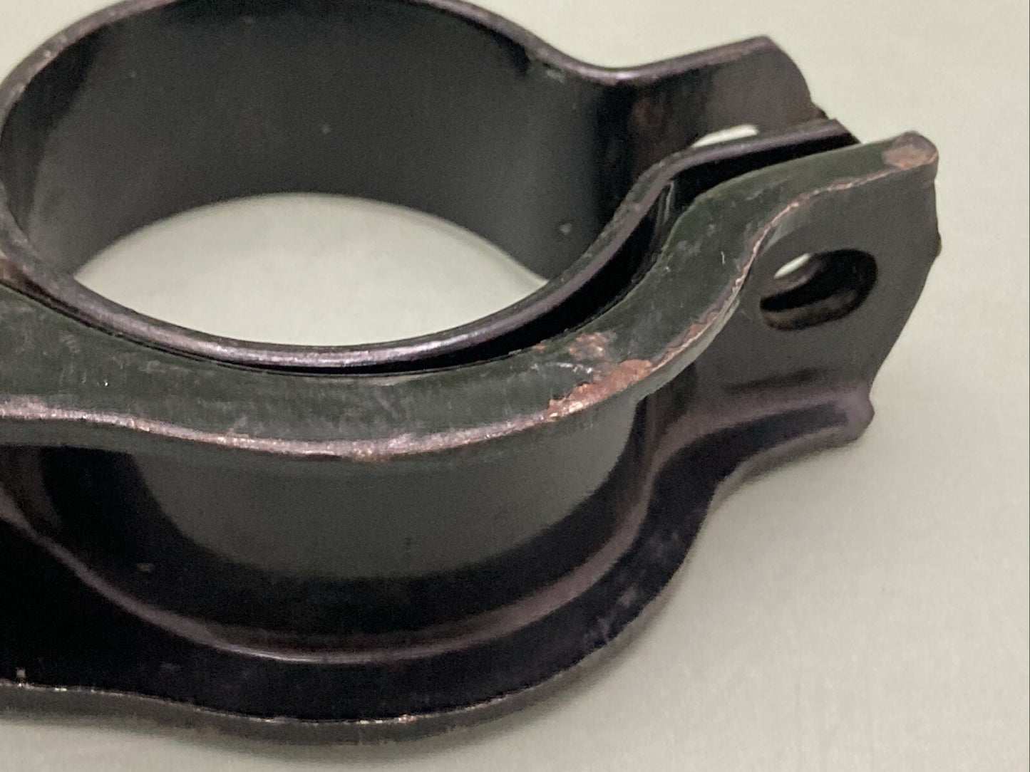 NEW GENUINE HARLEY-DAVIDSON 52672-58 Footrest bracket - right (dual exhaust)