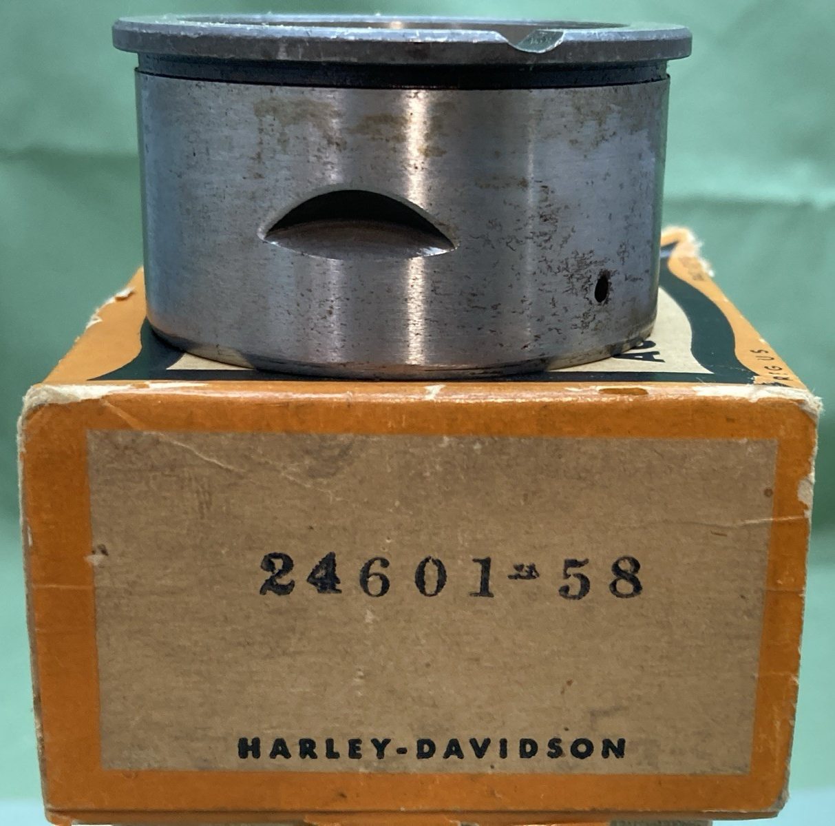NEW GENUINE HARLEY DAVIDSON 24601-58 Right crankcase bearing race