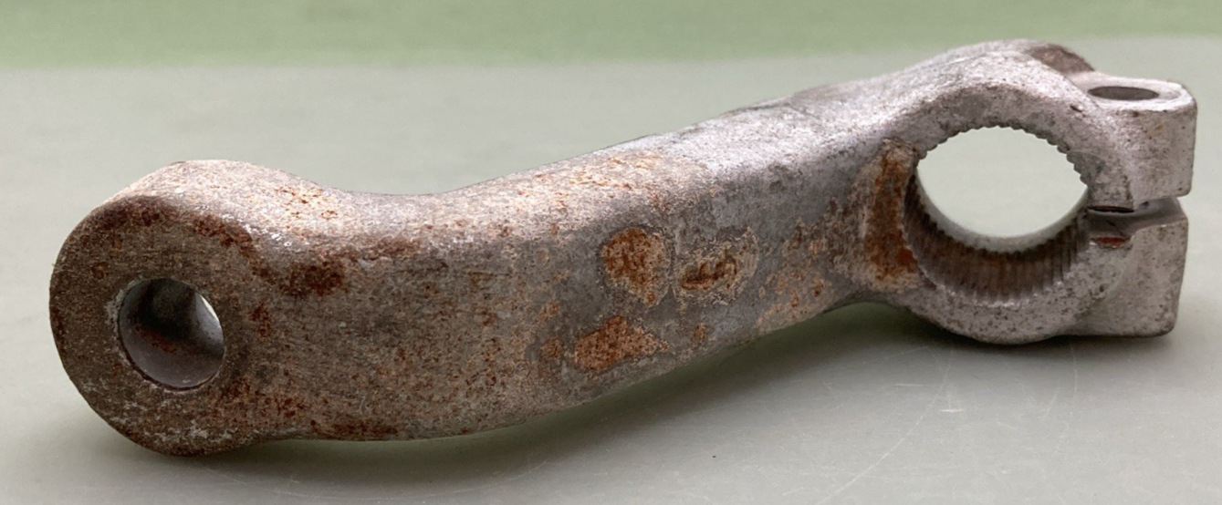 NEW GENUINE HARLEY-DAVIDSON 52700-65 Footrest support, right