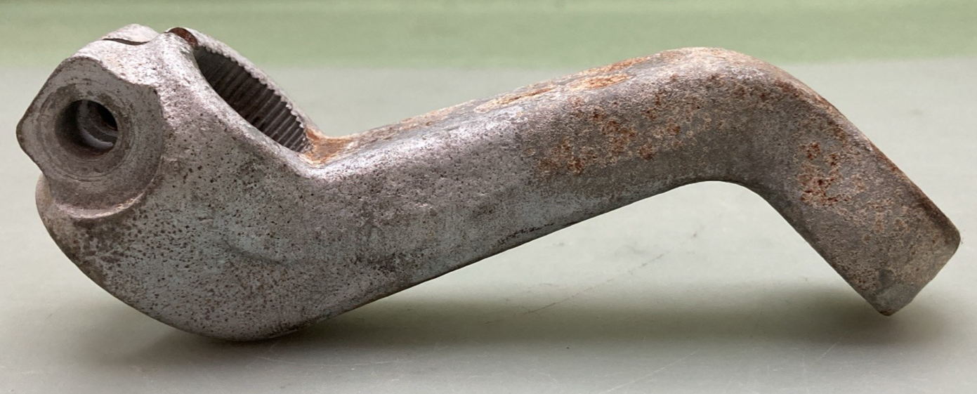 NEW GENUINE HARLEY-DAVIDSON 52700-65 Footrest support, right