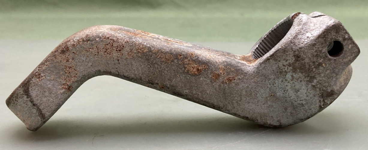 NEW GENUINE HARLEY-DAVIDSON 52700-65 Footrest support, right