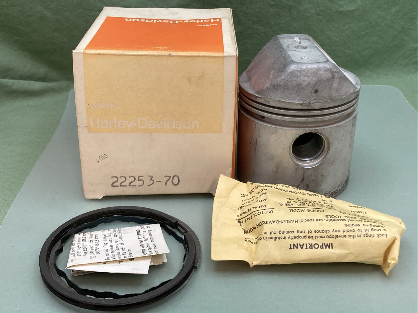 NEW GENUINE HARLEY DAVIDSON 22253-70 010 Piston, pin & rings 22270-58