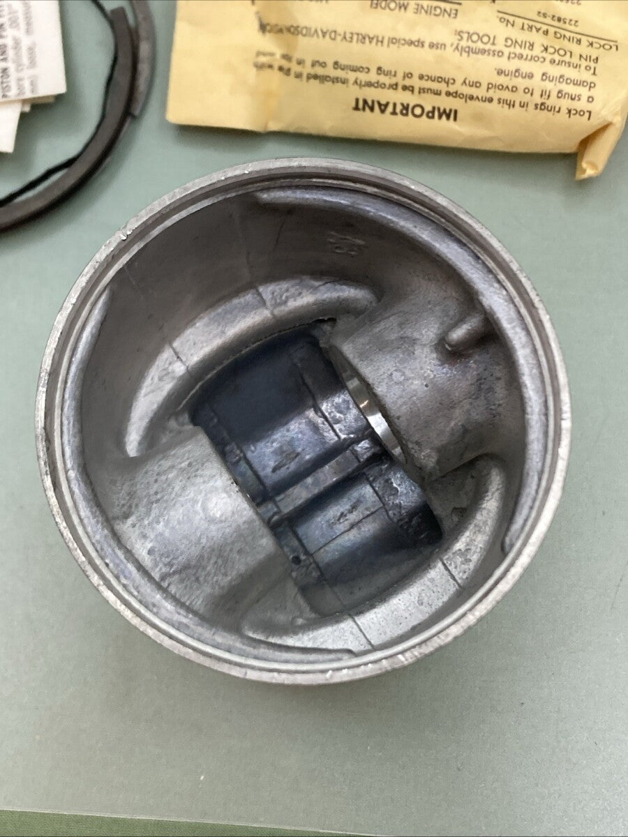 NEW GENUINE HARLEY DAVIDSON 22253-70 010 Piston, pin & rings 22270-58