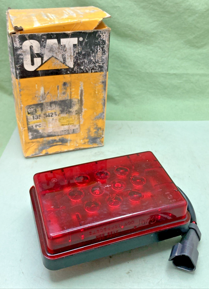 NEW GENUINE CAT 135-0426 SIGNAL LIGHT