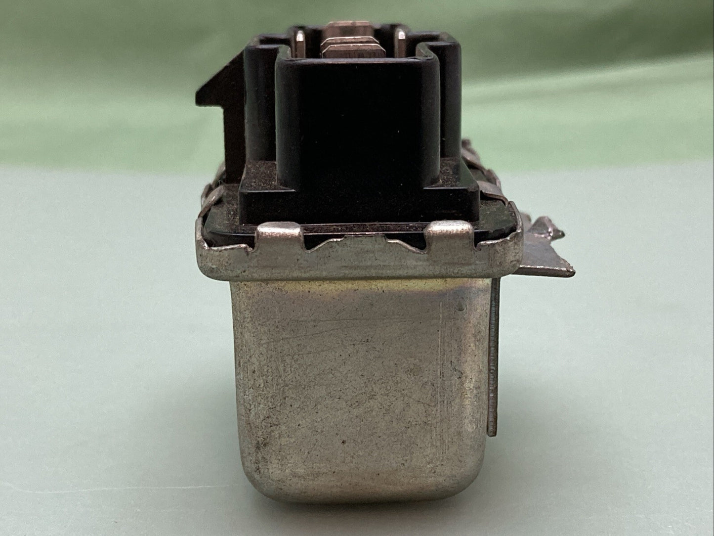 NEW GENUINE GM 10005584 A/C HIGH BLOWER RELAY