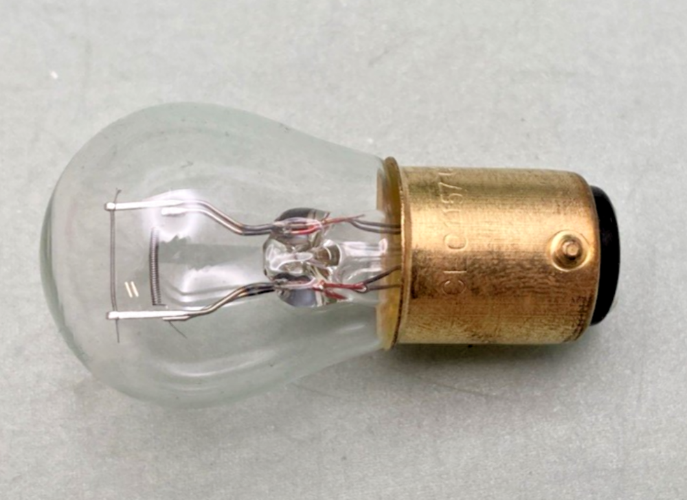 NEW GENUINE CHRIS PRODUCTS CH-8395R FLAT LENS TURN SIGNAL-DOUBLE FILAMENT/RED