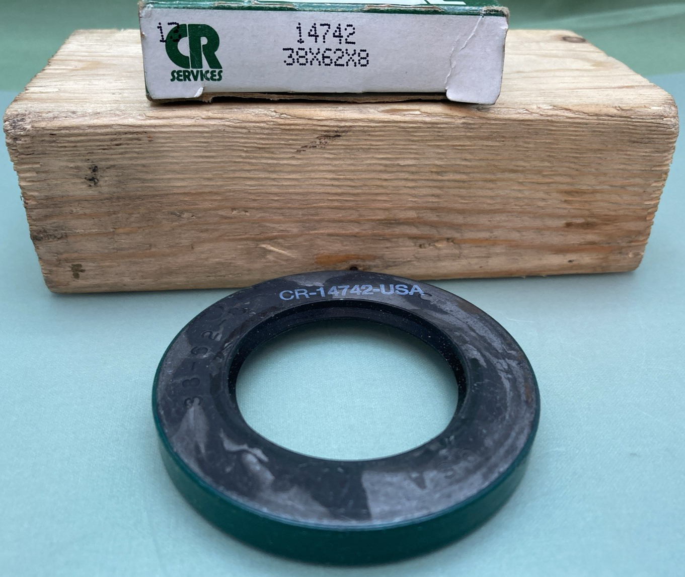 QTY 2 NEW GENUINE CR 14742 OIL SEAL 92049-7028
