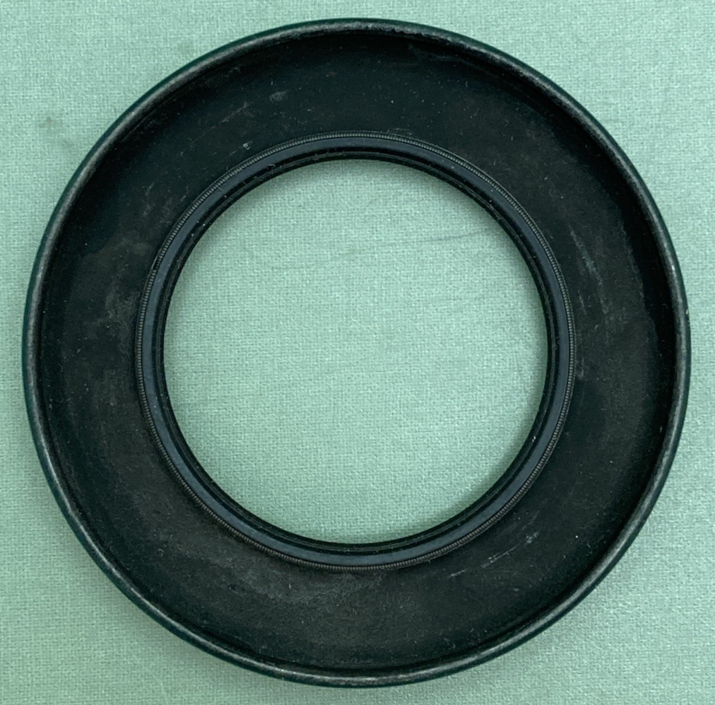 QTY 2 NEW GENUINE CR 14742 OIL SEAL 92049-7028