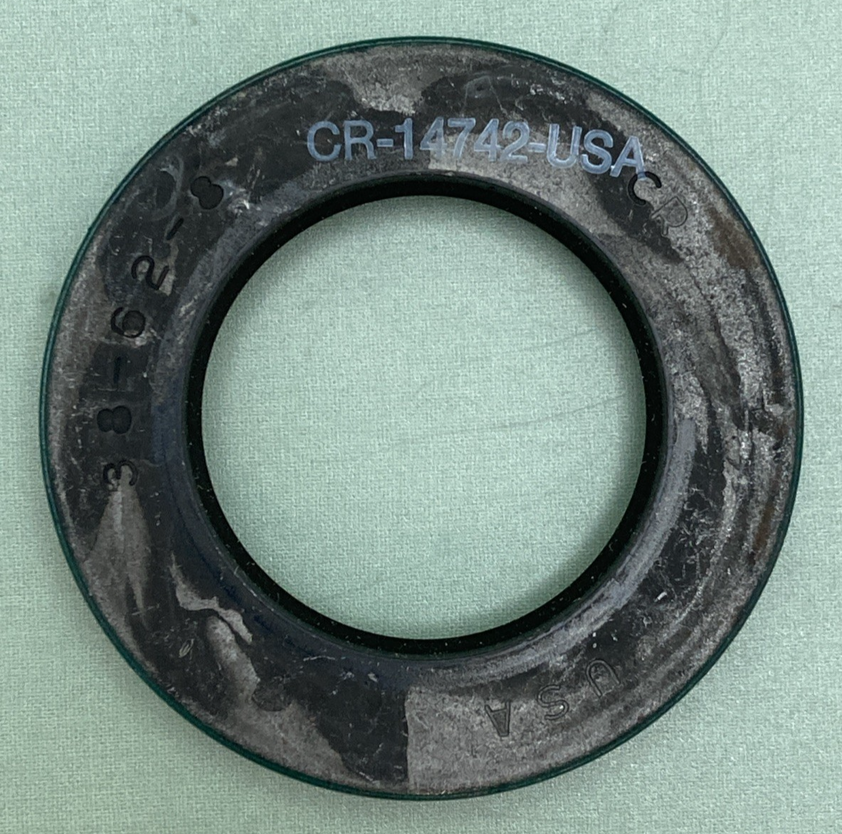 QTY 2 NEW GENUINE CR 14742 OIL SEAL 92049-7028