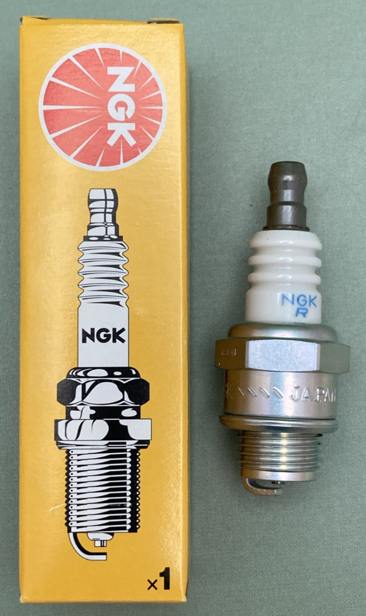 QTY 2 NEW GENUINE NGK 4004 SPARK PLUG BMR4A