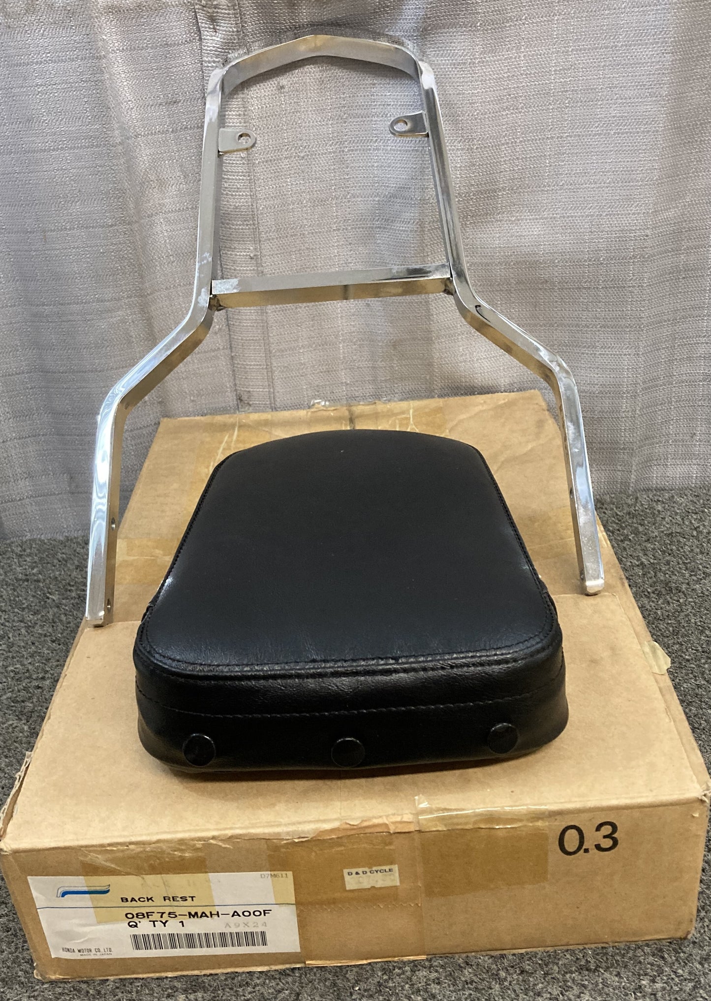 New Genuine Honda 08F75-MAH-A00F Backrest With Pad, Shadow Cruiser