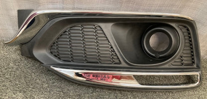 General Motors 42346547 Front Passenger Side Fog Lamp Bezel New Genuine