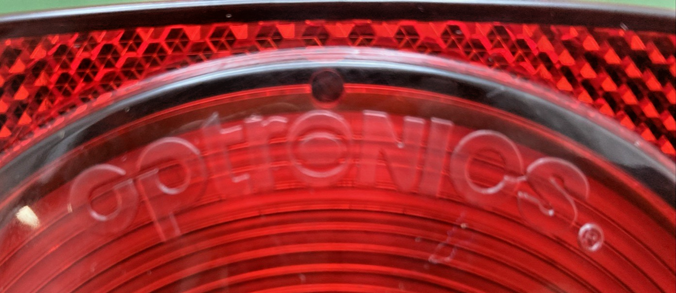 NEW  GENUINE OPTRONICES 98765452 5" DELUXE TAILLIGHT WITH LICENSE ILLUMINATOR