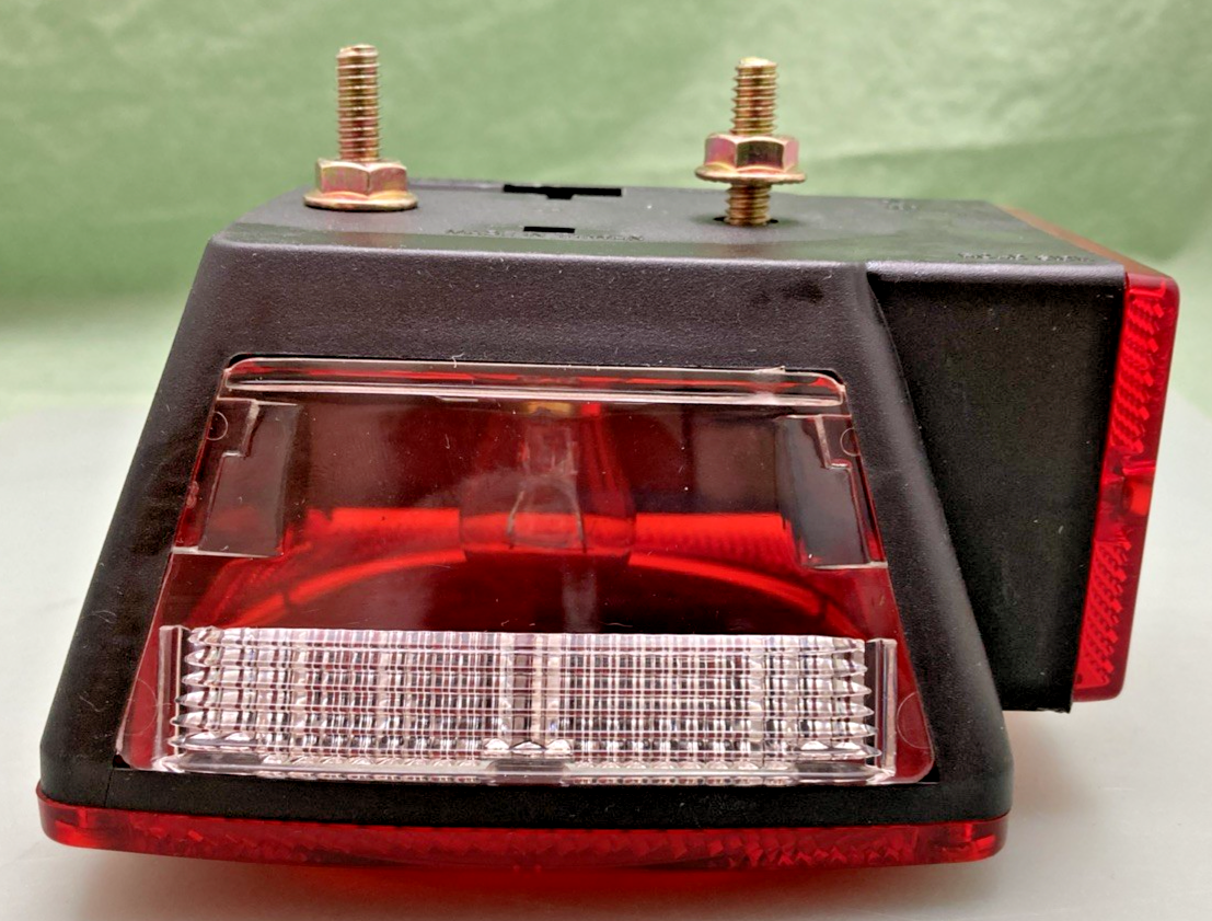 NEW  GENUINE OPTRONICES 98765452 5" DELUXE TAILLIGHT WITH LICENSE ILLUMINATOR