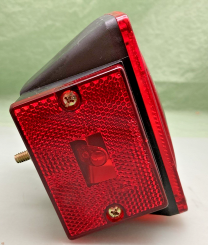 NEW  GENUINE OPTRONICES 98765452 5" DELUXE TAILLIGHT WITH LICENSE ILLUMINATOR