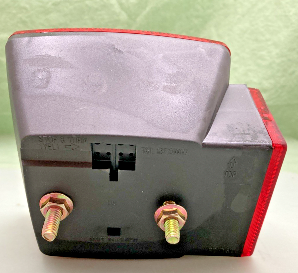 NEW  GENUINE OPTRONICES 98765452 5" DELUXE TAILLIGHT WITH LICENSE ILLUMINATOR