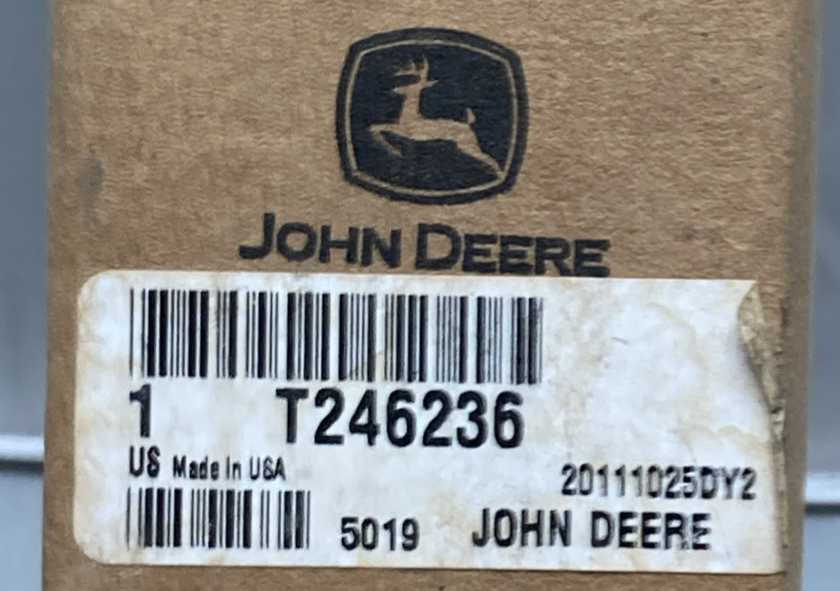 NEW GENUINE JOHN DEERE T246236 REAR TURN SIGNAL AMBER