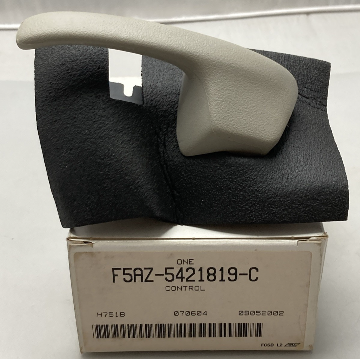 NEW GENUINE FORD F5AZ-5421819-C INTERIOR DOOR HANDLE