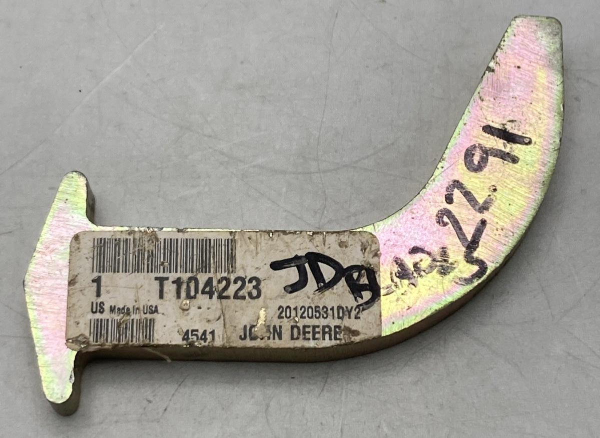 NEW GENUINE JOHN DEERE T104223 Shank Retainer