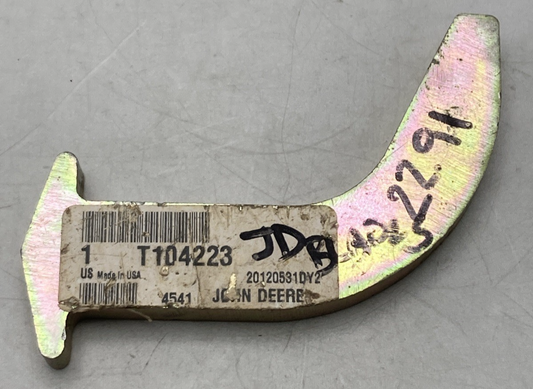 NEW GENUINE JOHN DEERE T104223 Shank Retainer