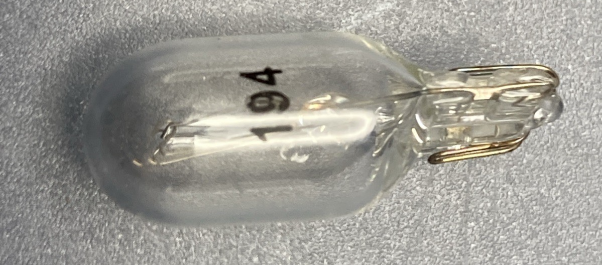 QTY 2 NEW GENUINE WAGNER LIGHTING PRODUCT 194 SIDE MARKER LIGHT BULB