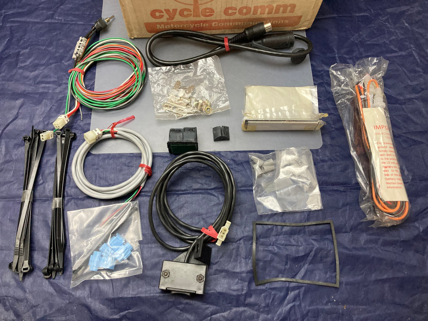 New Genuine Cycle-Comm CC-1205 C.B Transceiver