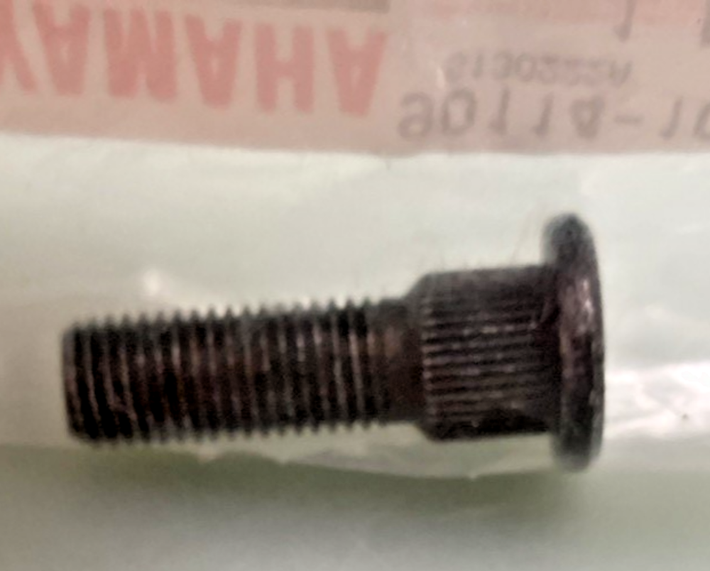 QTY 2 NEW GENUINE YAMAHA 90114-10009 REAR WHEEL BOLT SERRATION