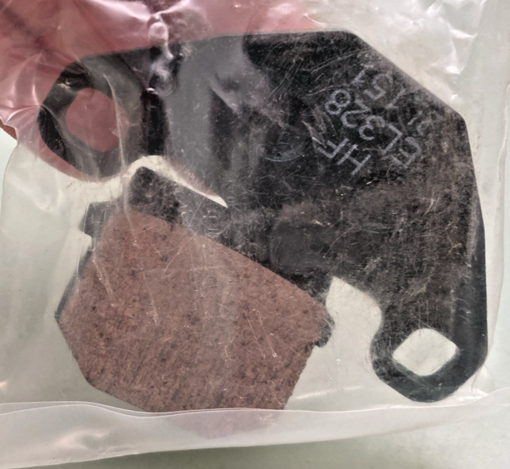 NEW GENUINE YAMAHA 43D-F5906-00 REAR BRAKE CALIPER PAD LINING