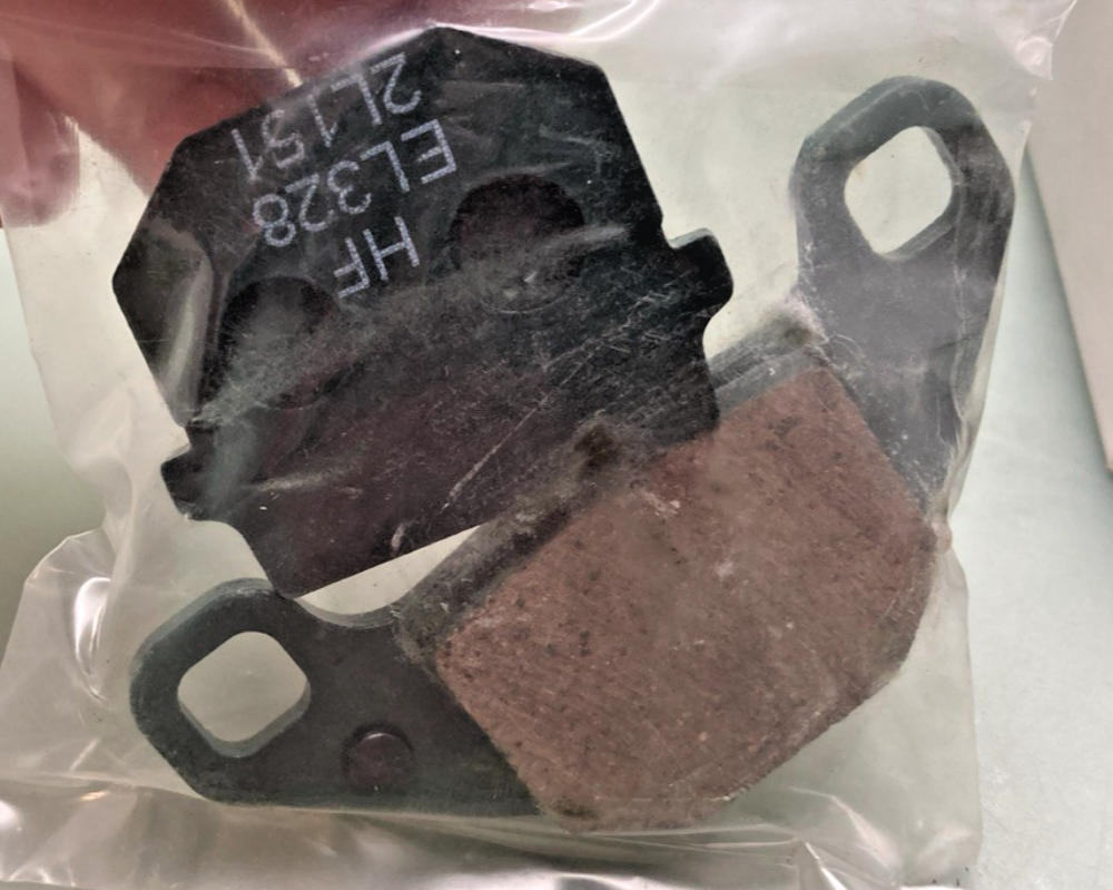 NEW GENUINE YAMAHA 43D-F5906-00 REAR BRAKE CALIPER PAD LINING