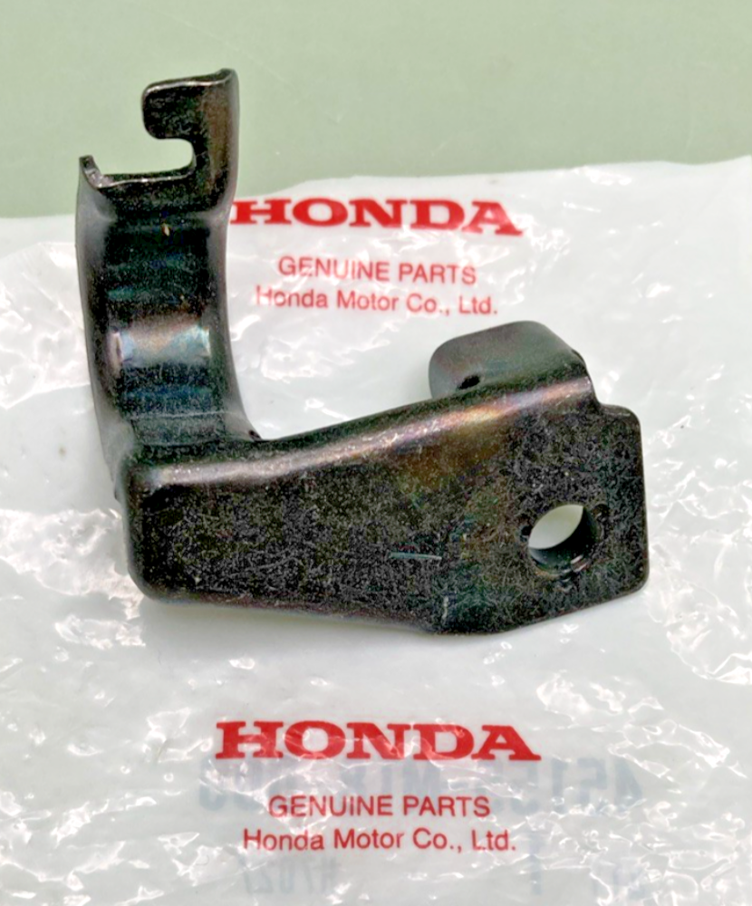 NEW GENUINE HONDA 45155-MT8-000 FRONT WHEEL COVER CLIP