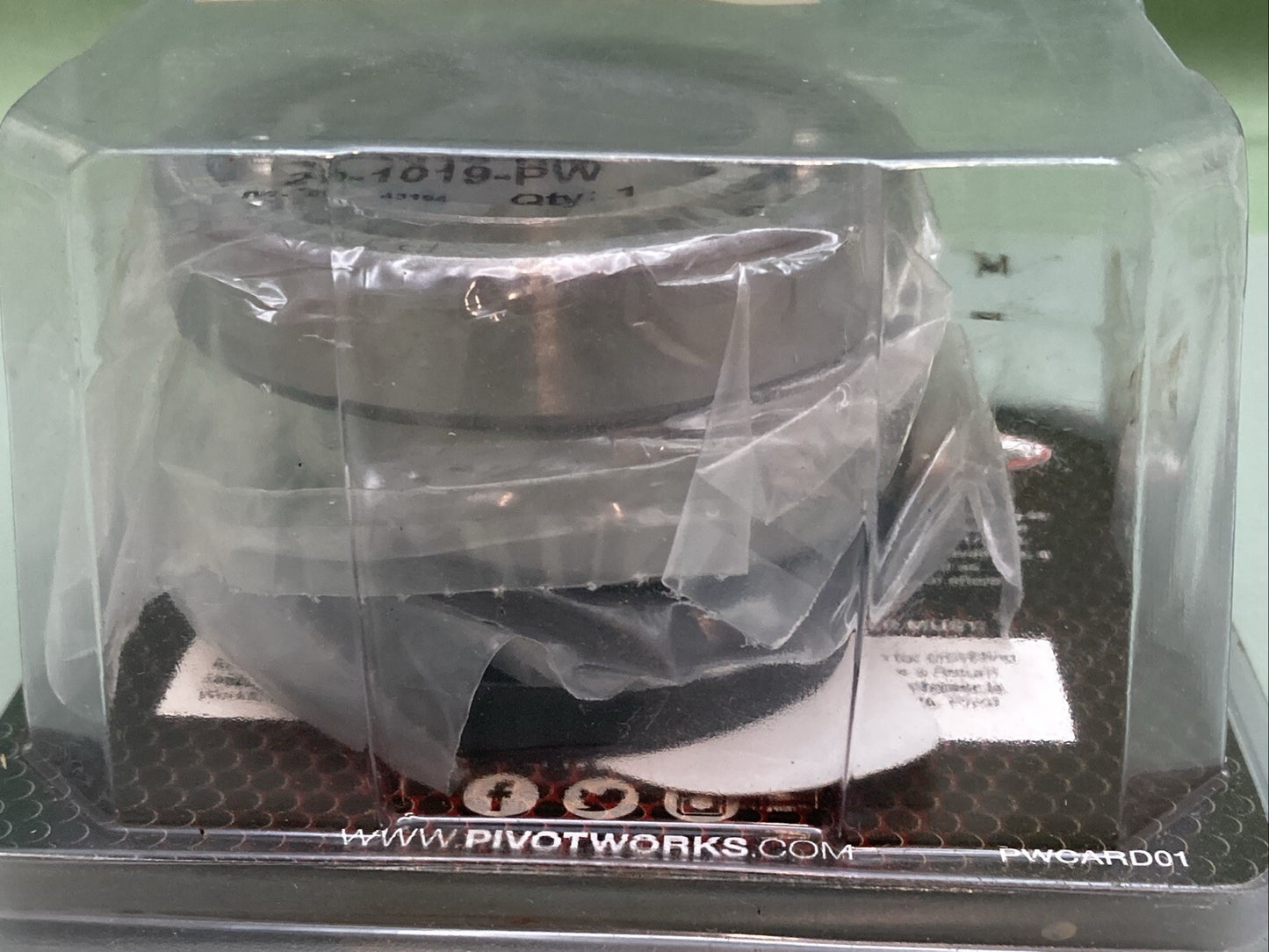 NEW GENUINE PIVOT WORKS PWRWK-Y17-030 WHEEL BEARING KIT