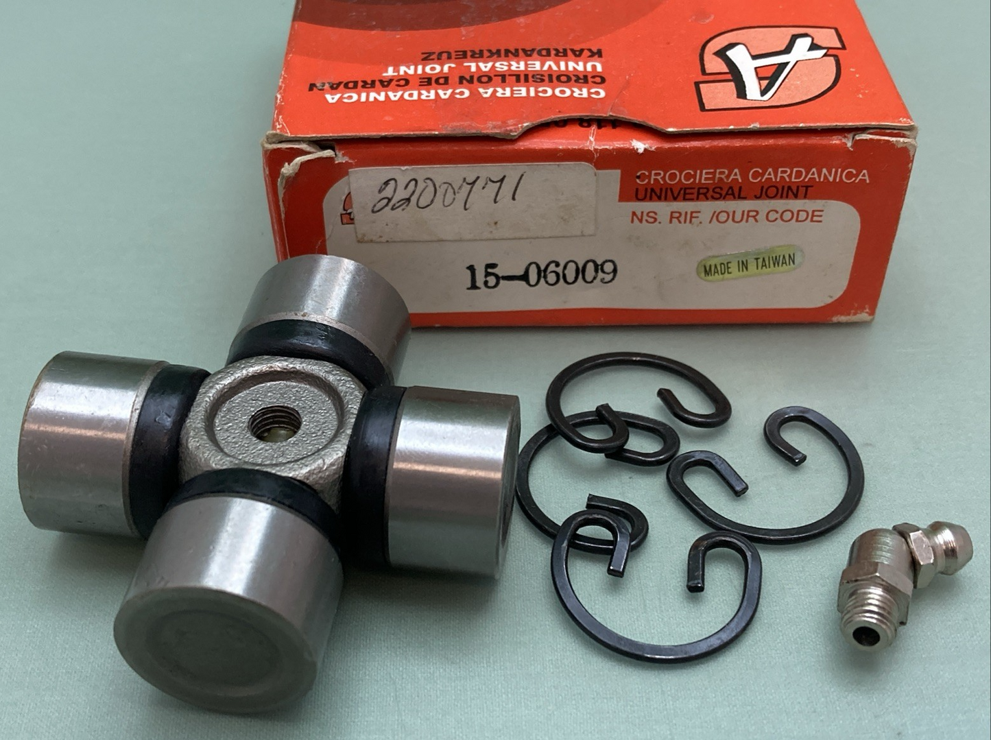 NEW GENUINE SA 15-06009 UNIVERSAL JOINT 2200771
