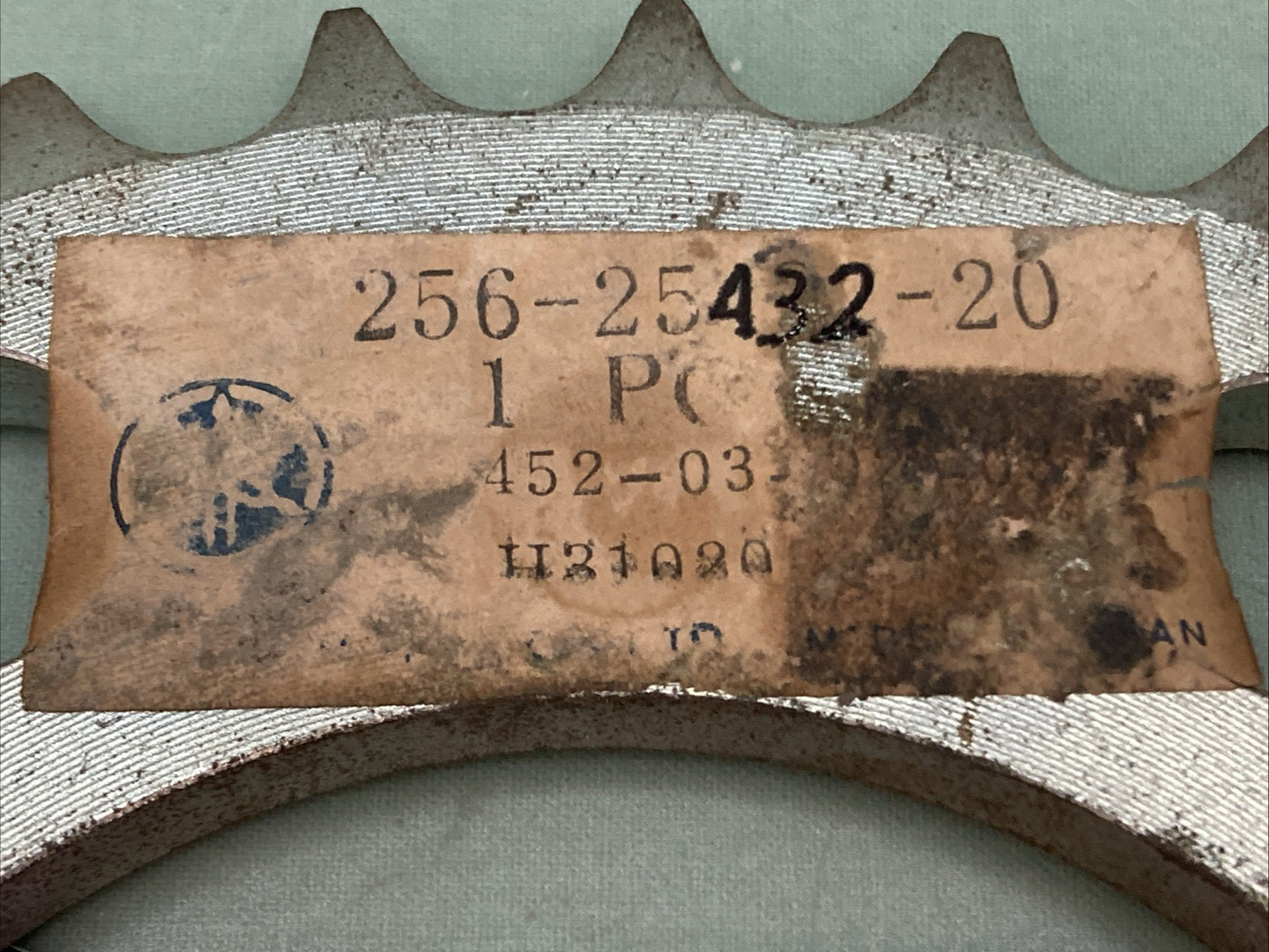 NEW GENUINE YAMAHA 256-25432-20 SPROCKET, DRVN 32T